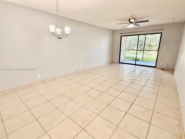 Building Photo - 200 Jacaranda Country Club Dr