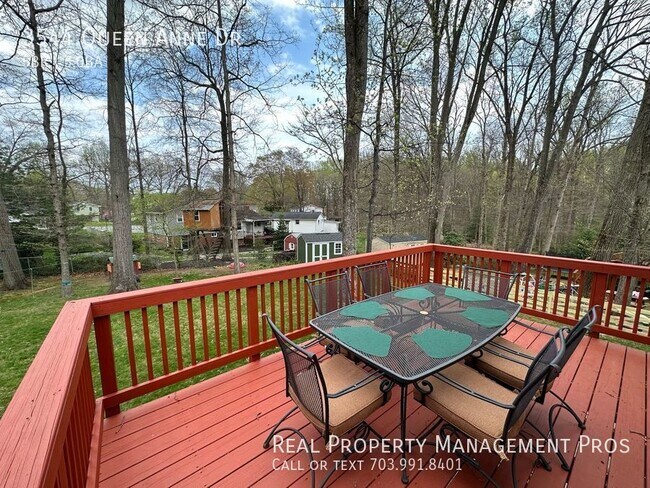 Building Photo - 3544 Queen Anne Dr