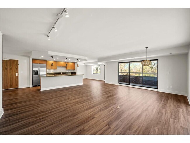 Building Photo - 2885 Knox Ave S