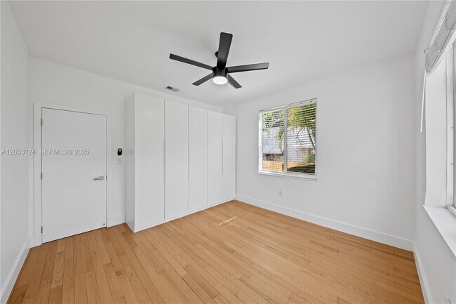 Building Photo - 565 NW 44th St