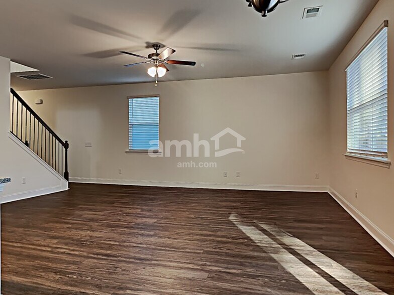 Building Photo - 1831 Produce Ln