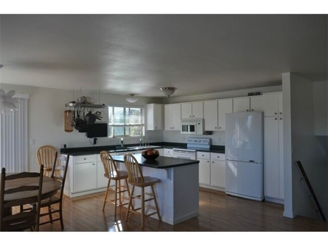 Building Photo - Pet friendly! - 4 bed/2 bath house in Ferndale!