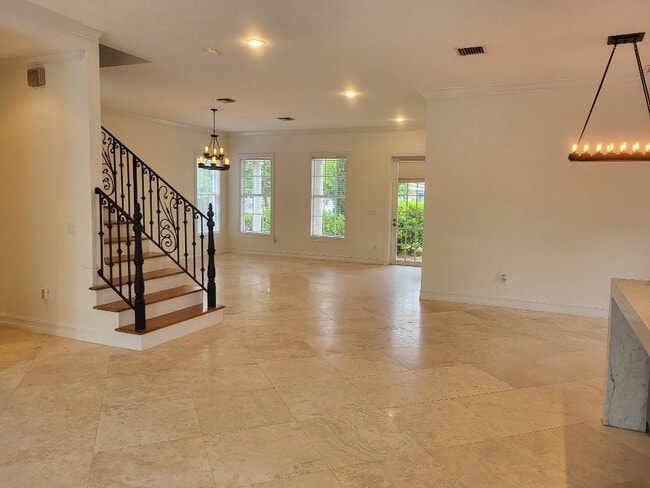 Building Photo - 1604 NE 17th Ave