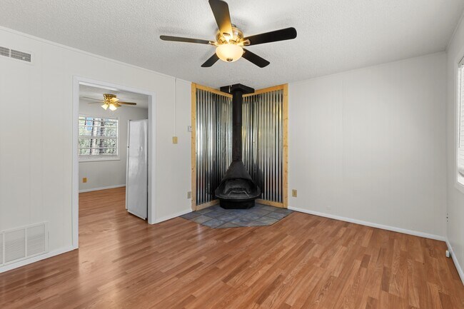 Building Photo - 106 Apache Hills Dr