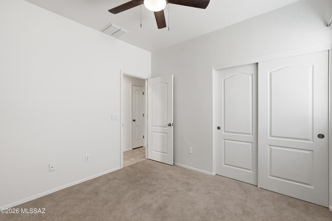 Building Photo - 584 N Highlands Grove Ln