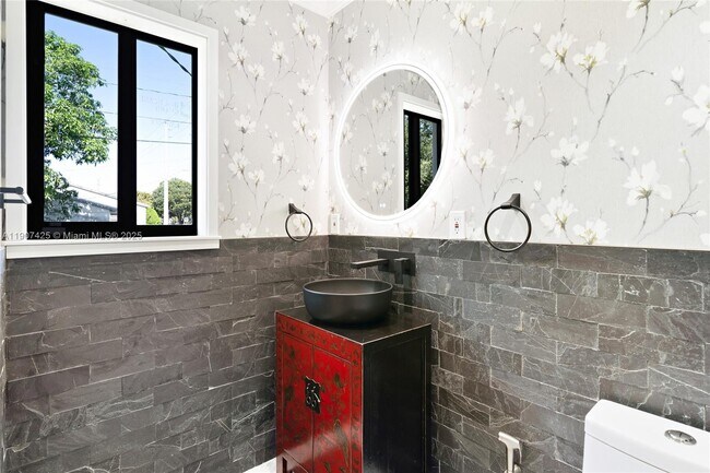 Building Photo - 501 NW 45th St