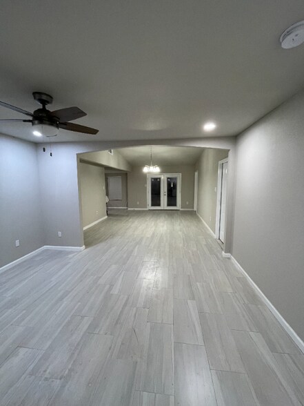 Building Photo - 3313 Pine St