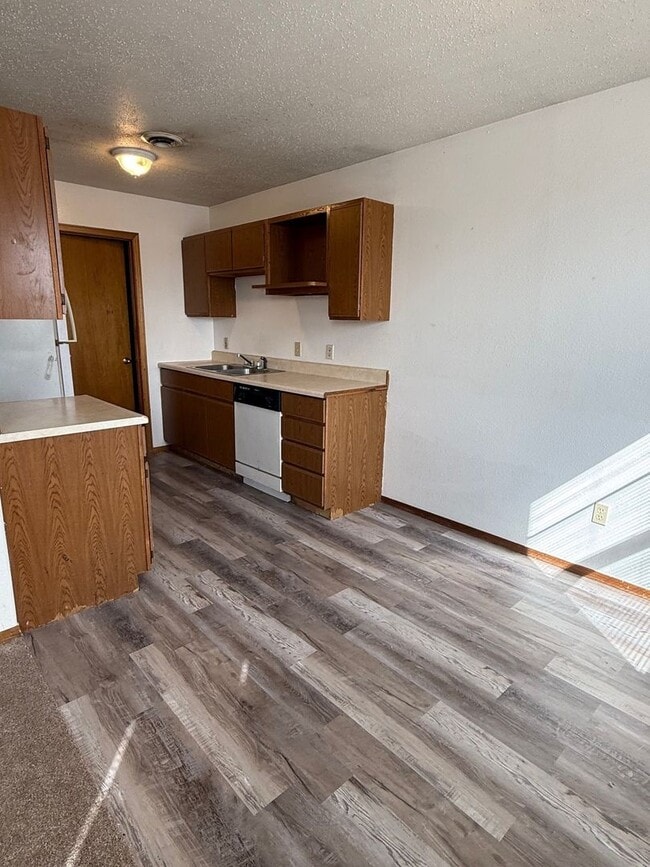 Building Photo - Convenient Location