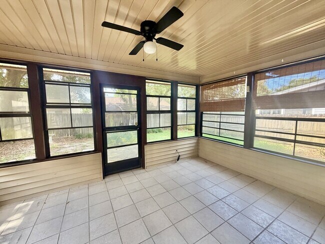 Building Photo - 3932 Balsam Dr