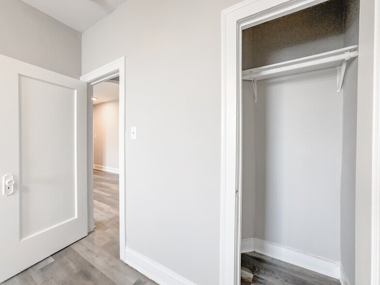 Building Photo - 4854 N Damen Ave
