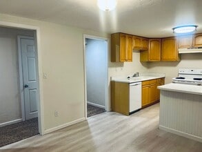 Building Photo - Simpson310