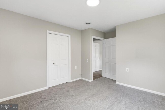 Building Photo - 638 Westwood Dr