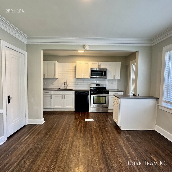 Building Photo - 217 E 46th St