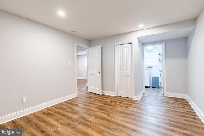 Building Photo - 617 Oak Ln