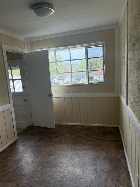 Building Photo - 5619 Sanborn Dr