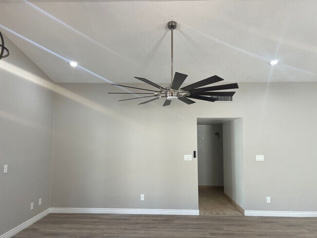 Building Photo - Tempe Home For Rent