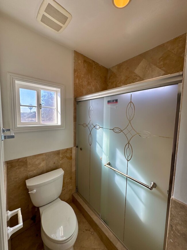 Building Photo - Beautifully Renovated 4 Bed 4 Bath House For Rent In Long Beach!