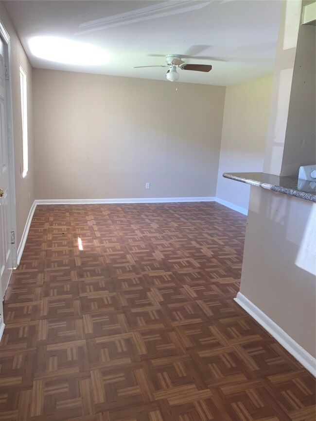 Building Photo - 9211 N Green River Dr