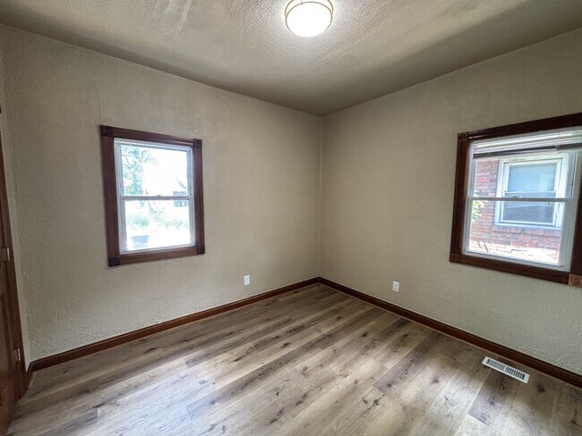 Building Photo - 346 Richard Gordon Hatcher Blvd