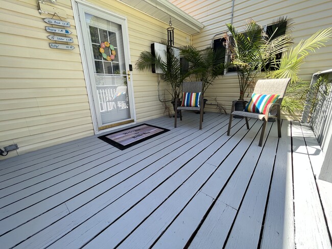 Front Deck - 207 Sawmill Ln