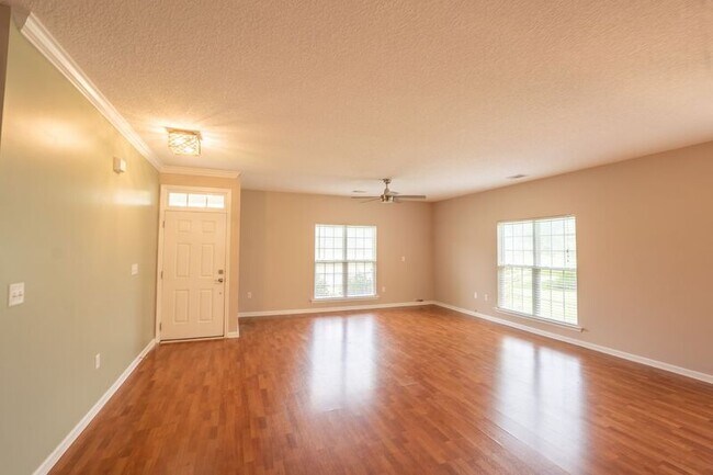 Building Photo - 10 Arbors Cir