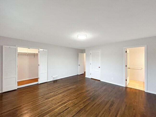 Building Photo - Stunning views. Serene atmosphere. Superb Edina. 3 Large Bedrooms (All on Upper Floor)!