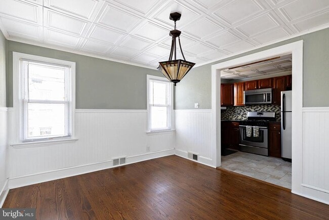 Building Photo - 17 Dowling Ave