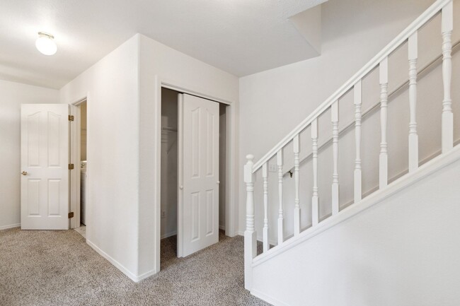 Building Photo - Spacious Townhome in North Kalispell