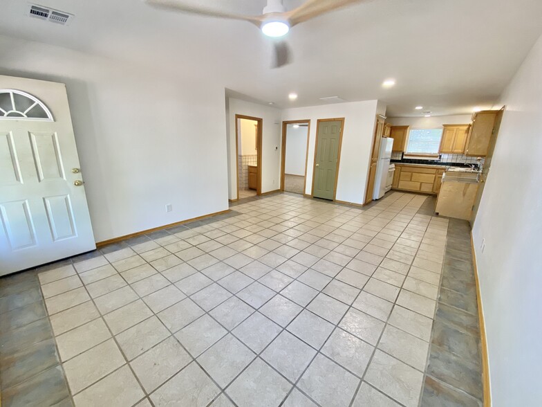 Living room - 113 S Van Buren Ave