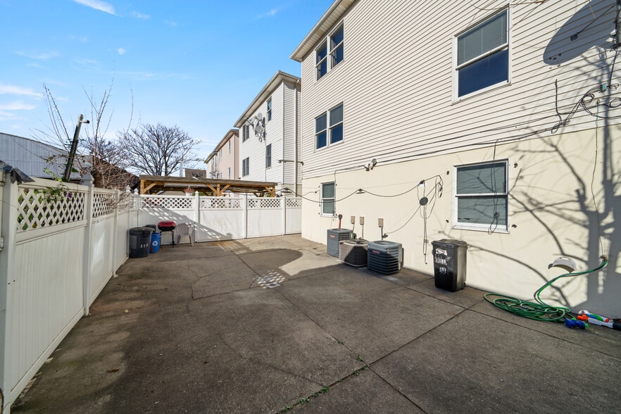 Backyard - 117 Brill St