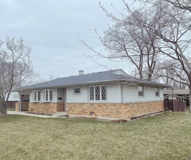 Building Photo - 546 Landmeier Rd