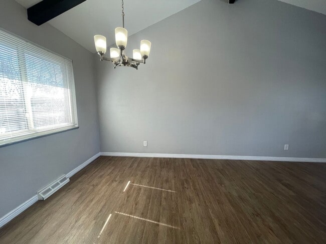 Building Photo - $0 DEPOSIT OPTION. TRI-LEVEL AURORA HOME WITH MODERN AMENITIES AND SPACIOUS INTERIORS