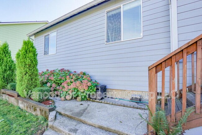 Building Photo - 4404 NE 98th Cir