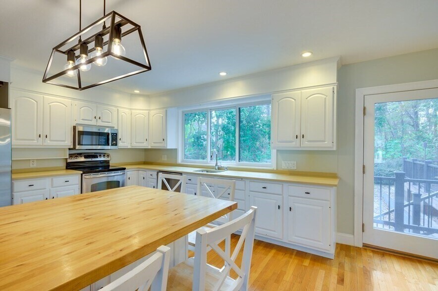 Building Photo - 93 Woodcliff Rd