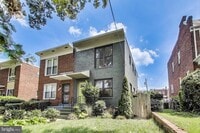 Building Photo - 1225 Emerson St NE