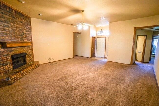 Building Photo - 3 bed/2 bathroom near State Highway 9
