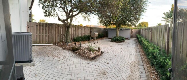 Building Photo - 1494 White Pine Dr