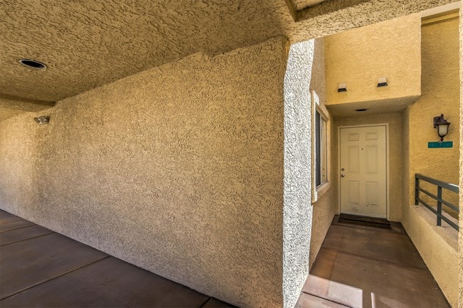 Building Photo - 210 E Flamingo Rd