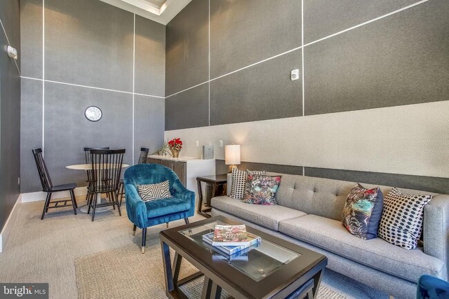 Building Photo - 989 S Buchanan St