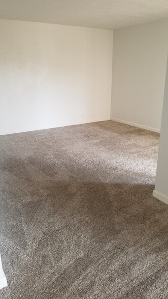 Den - 7910 E Camelback Rd