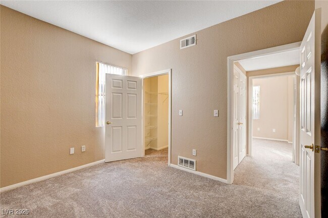 Building Photo - 6955 N Durango Dr