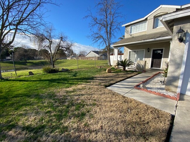 Building Photo - North Hanford, beautiful view and a small pet is ok, what more could you ask for?