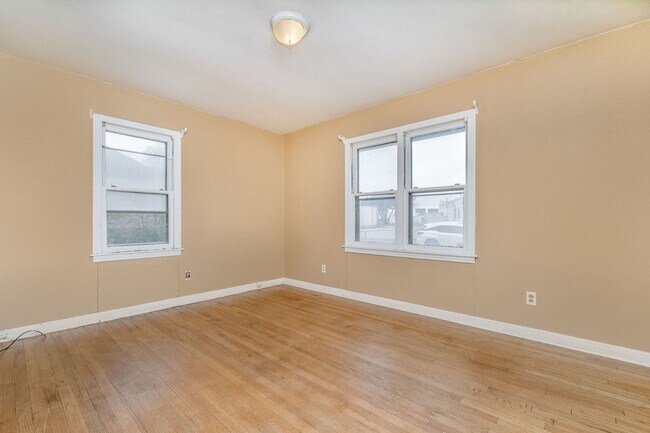 Building Photo - 3609 S Travis St