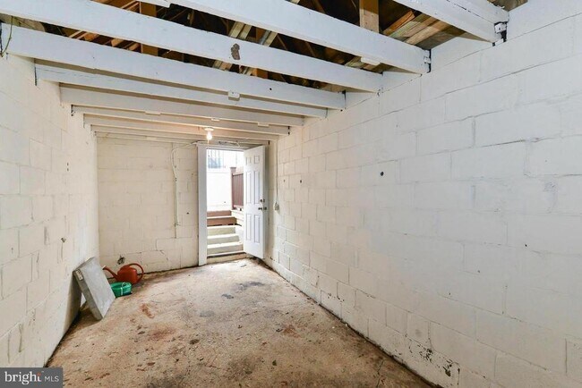 Building Photo - 1648 L St NE