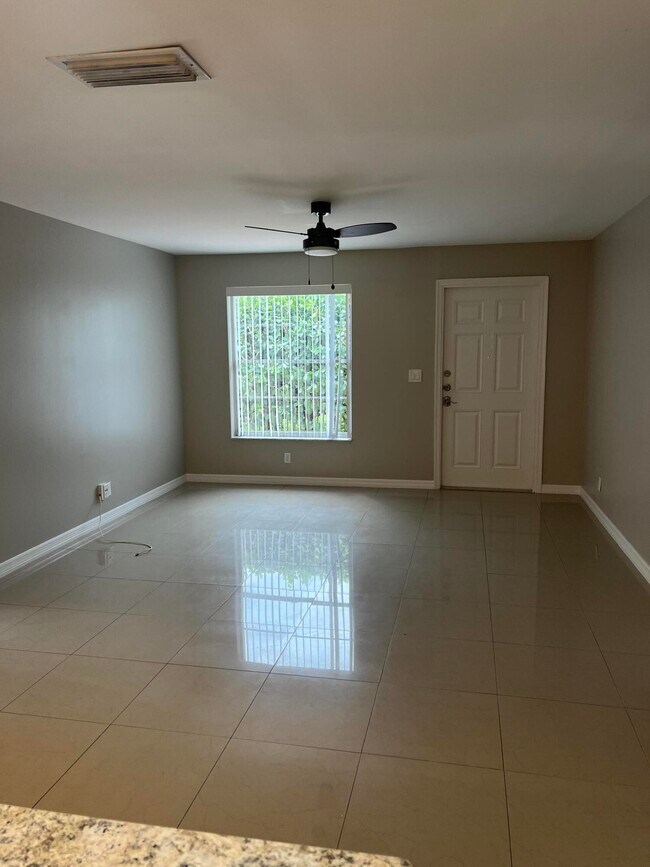Building Photo - 9173 E Highland Pines Blvd