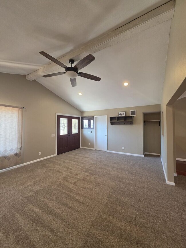 Building Photo - Beautiful 3 bedroom 2 bath Home in Imperial Beach