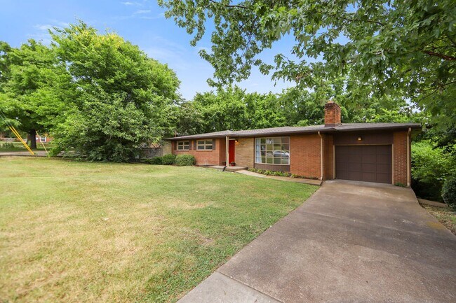 Building Photo - 3407 Batavia St