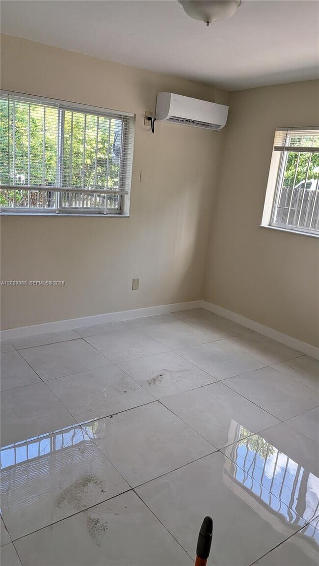 Building Photo - 1194 NW 19th Ave