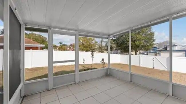 Building Photo - Davenport 3 Bedroom 2 Bathroom Corner Lot!!!