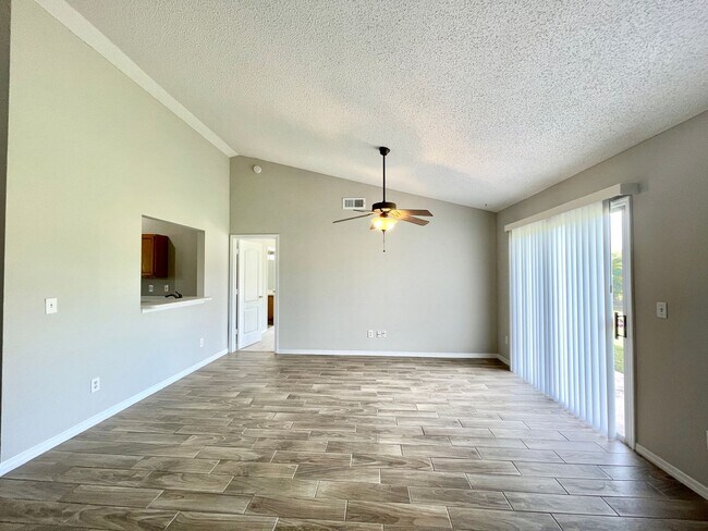 Building Photo - Cute 4/2 WEDGEFIELD HOME IN GOLF COURSE COMMUNITY